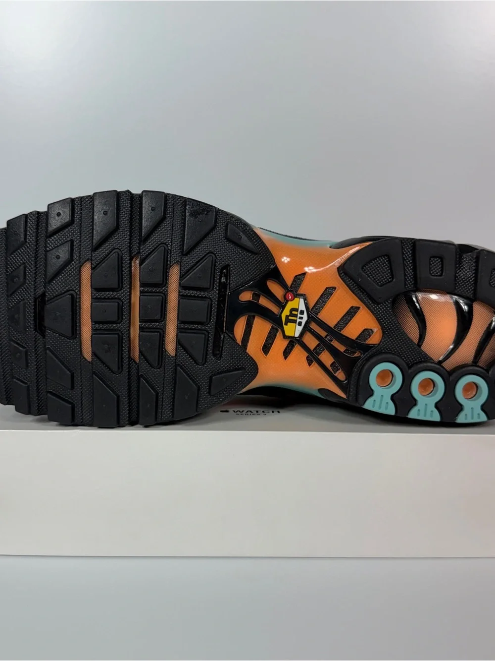 AIR MAX PLUS SOUTH BEACH AURORA GREEN ORANGE PULSE MENS SHOES SIZE 9.5 BLACK NEW